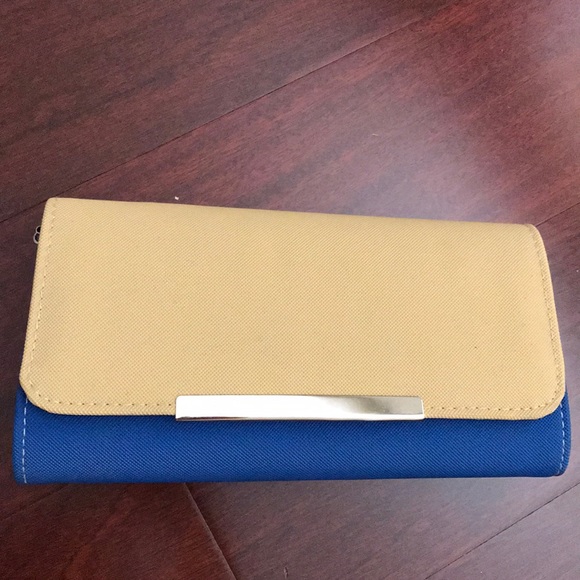 3-in-one purse (crossbody, shoulder or clutch) - Picture 2 of 7